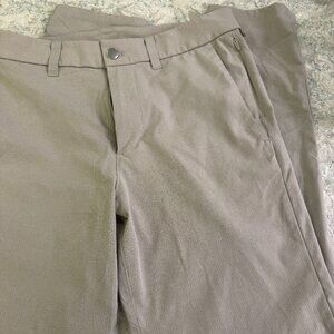 Men's lululemon trousers with breathable fabric and stretch 30/30